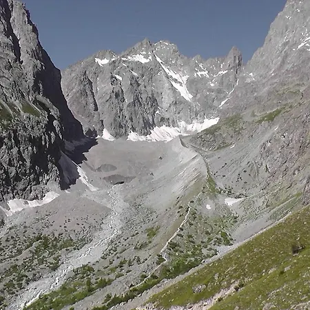 Hautes Alpes, 4 Personnes, Avec Belle Terrasse Panoramique Apartment