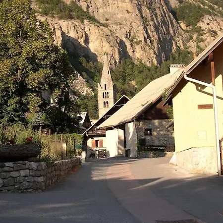 Hautes Alpes, 4 Personnes, Avec Belle Terrasse Panoramique * Les Vigneaux