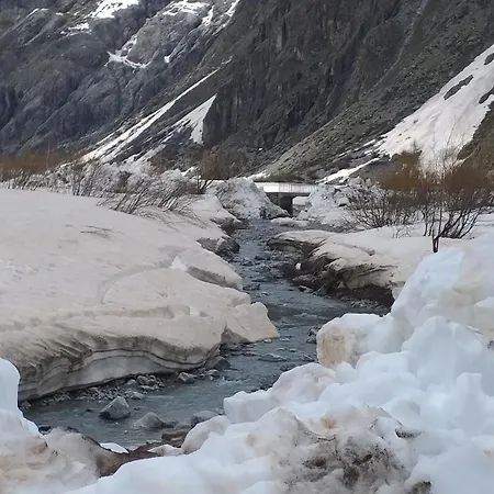 Hautes Alpes, 4 Personnes, Avec Belle Terrasse Panoramique Apartment *