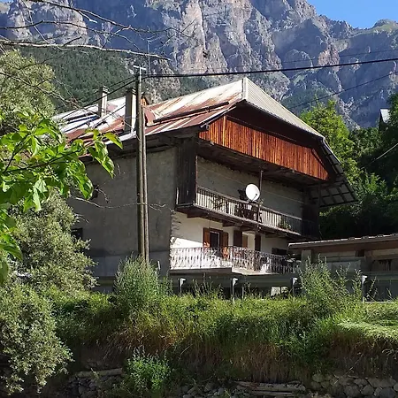 Hautes Alpes, 4 Personnes, Avec Belle Terrasse Panoramique Apartment Les Vigneaux